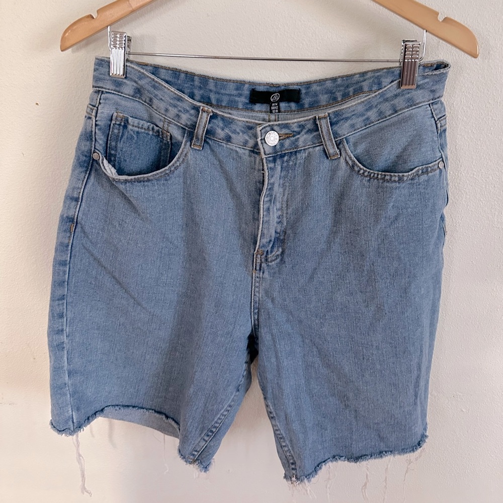 Medium wash Missguided mom jeans size 10US
